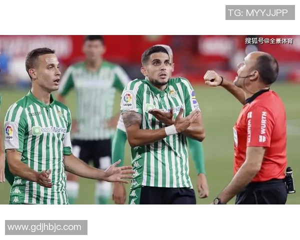 萨卡禁区内倒地裁判判点后VAR长时间审核最终取消判罚 萨卡禁区内倒地裁判判点后VAR长时间审核最终取消判罚