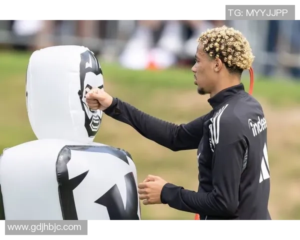 新月曾为埃基蒂克报价超1亿欧 元 他拒绝曼联蓝军纽卡等多队邀约 新月曾为埃基蒂克报价超1亿欧 元 他拒绝曼联蓝军纽卡等多队邀约